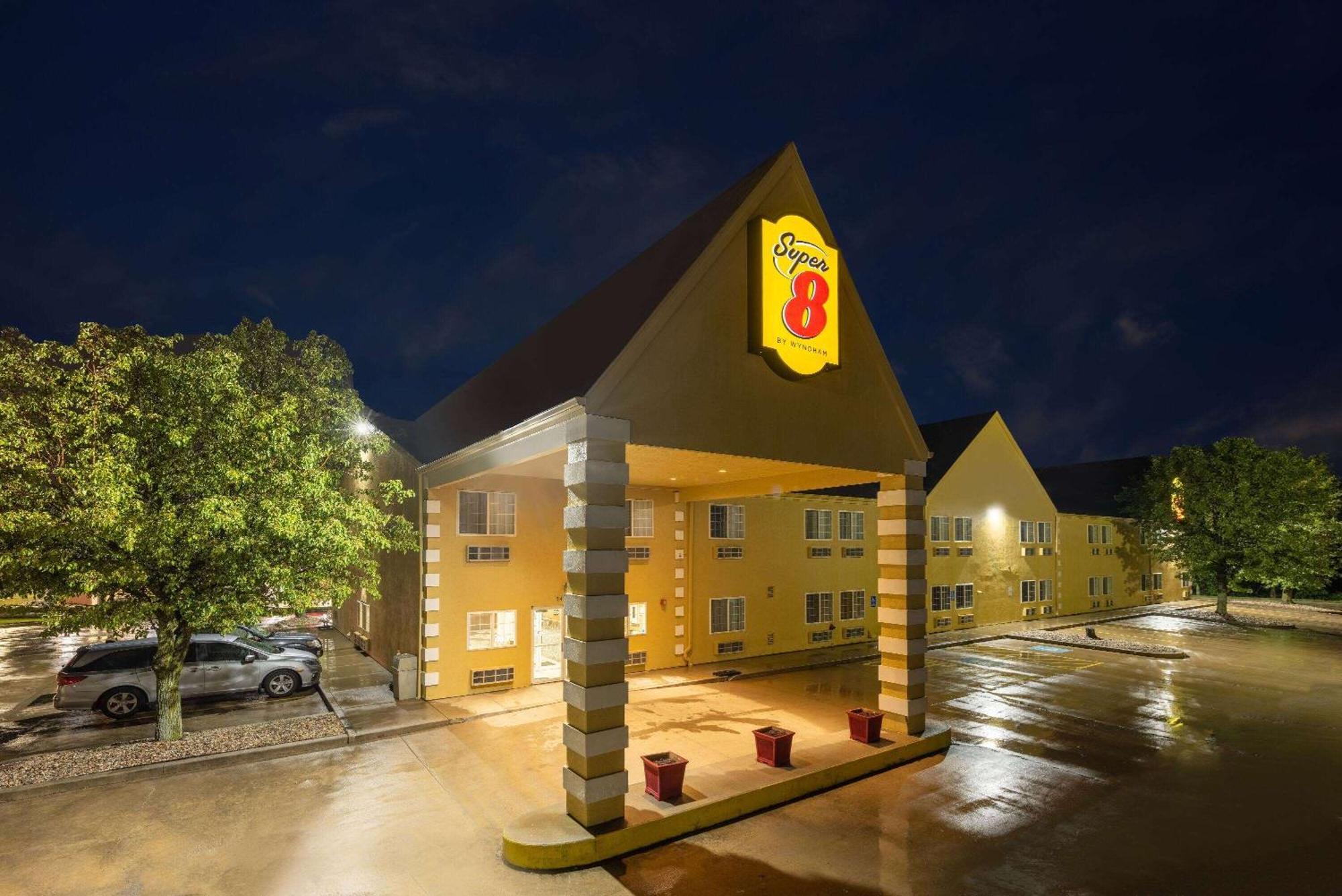 德索托劳伦斯速8酒店 De Soto 外观 照片